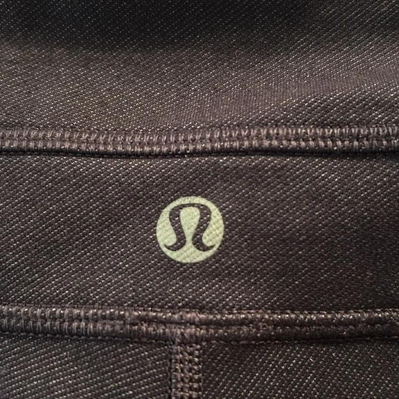 Like New! Lululemon Athletica women denim design leggings/inner pouch size 6 - Picture 9 of 12